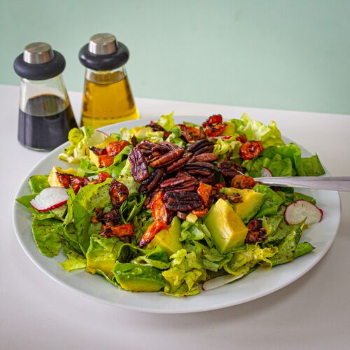 Avocado-pecan salad